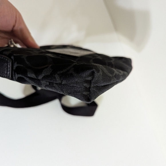 Coach Poppy Black Signature Swingpack Purse Crossbody Adjustable Strap - Picture 8 of 11
